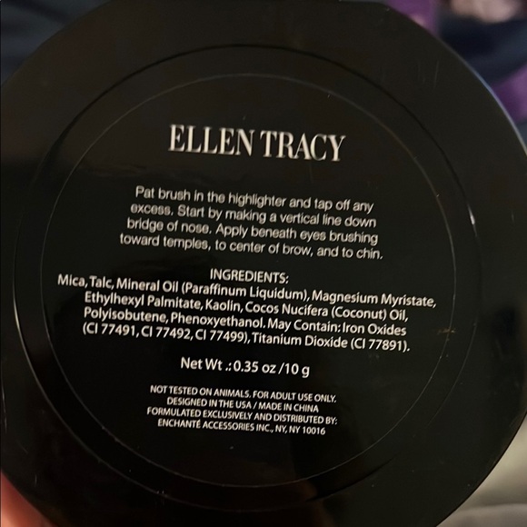 Ellen Tracy Gold and Cream Highlighter for Radiant Glow - Picture 2 of 2